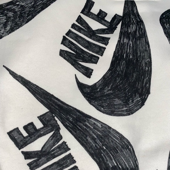 💜SOLD💜Nike Crewneck Sweatshirt - Picture 2 of 3